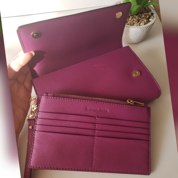 LOWEST 💥 Travel 3-in-1 Clutch Crossbody Wristlet - Picture 2 of 6